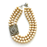Elegance at the Forefront / Re~Vintage