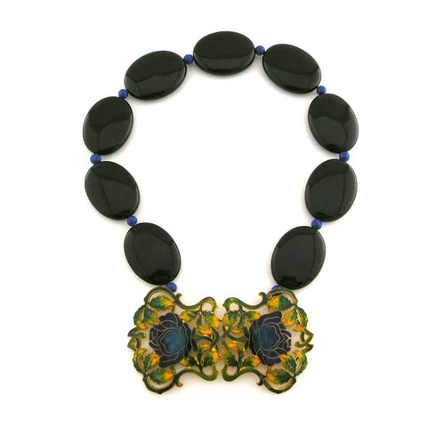 Elegant Entrance to Either